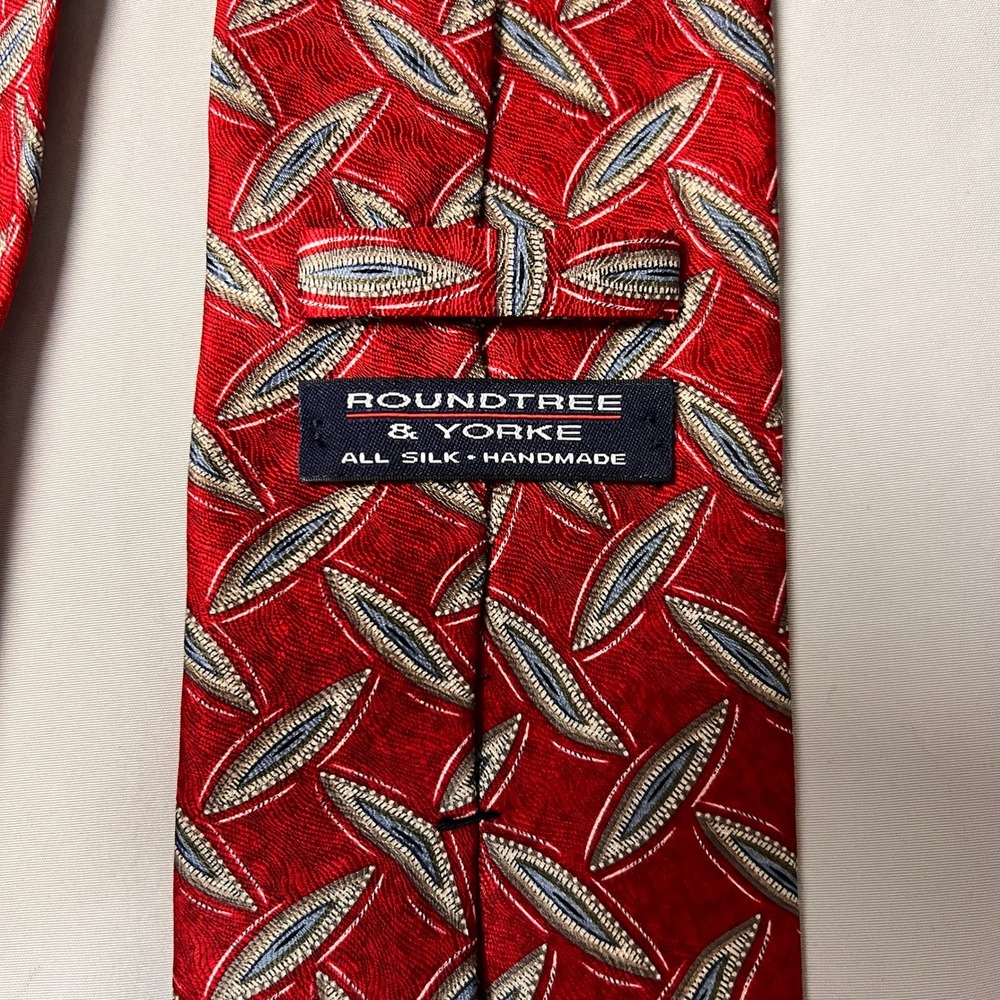 Roundtree & Yorke Mens Red Geometric Diamond 100% Silk Hand Sewn‎ Necktie Bold